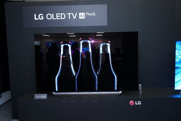 2017N̑qbgfuC7Pv̌pɂuOLED C8PvB77/65/55C`3TCYœWJ