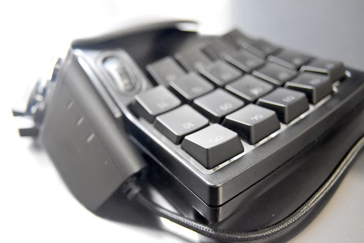 L[Ŝ悭ƁAÕL[A^񒆂ŃJ[uĂ̂킩