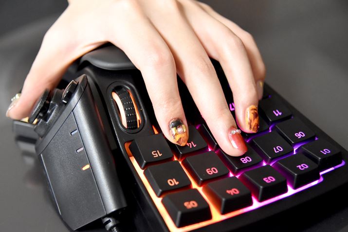 ʒ߃zC[BlwGʒuɂA삵₷