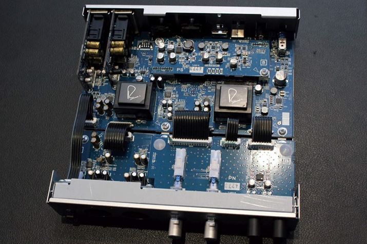 UR-RT4iʐ^j4o͂Ȃ̂4AUR-RT2iʐ^j2o͂Ȃ̂2̃gXtH[}[𓋍ڂ