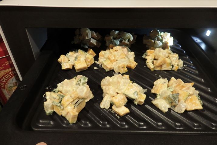 �������J�b�g�������ڂ���ƃG�r�A�t��V�Ղ畲�ƍ������킹�A�������ɂ��ăO�����M�ɕ��ׂ܂�