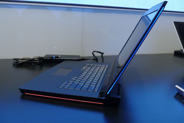 uNEW ALIENWARE 15v