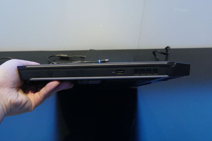 uNEW ALIENWARE 15v