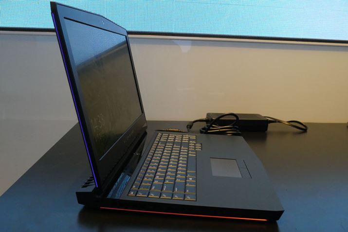 uNEW ALIENWARE 17v