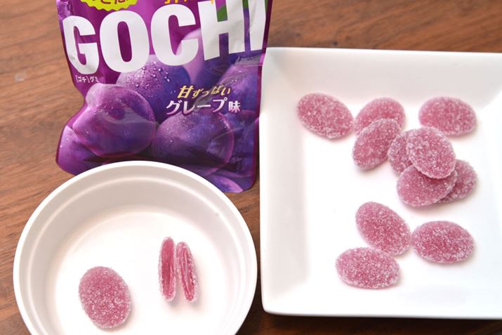 ق̃O~ɔׂƁA傫߁BăpE_[ɂ锒ۂFIł