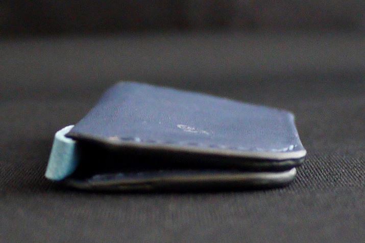 ݂͔w̕1cmقǂŁAʂɂ̓}OlbgtĂ҂ƕ܂B߂ĔL[Jo[ł