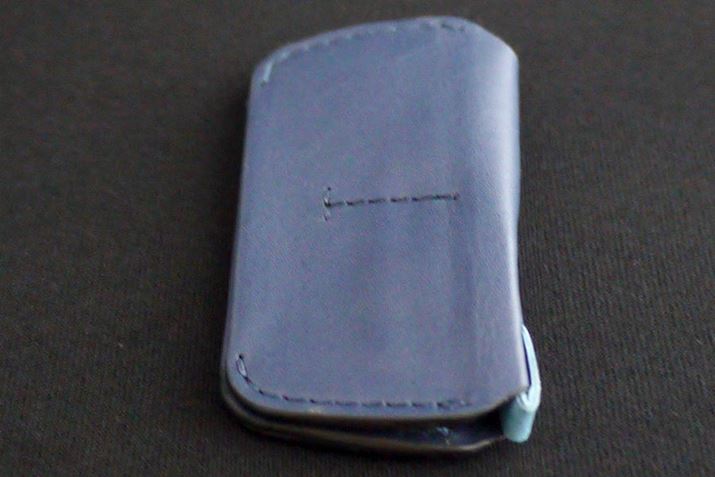 ݂͔w̕1cmقǂŁAʂɂ̓}OlbgtĂ҂ƕ܂B߂ĔL[Jo[ł