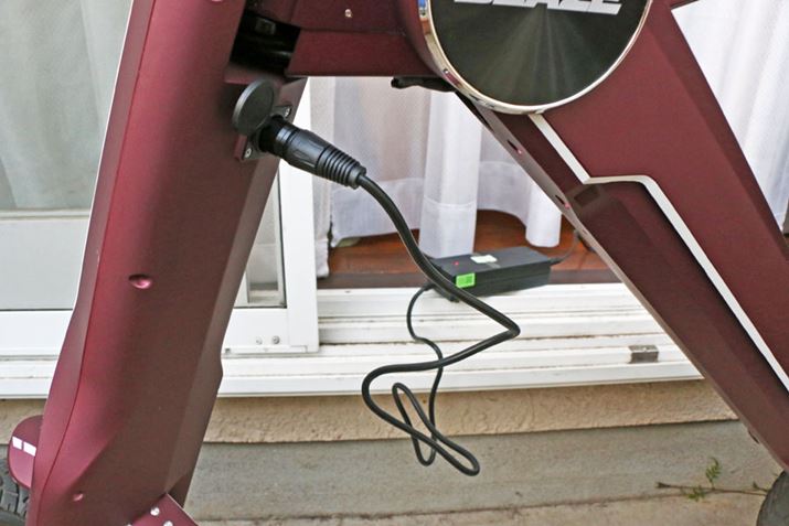 [d̍ہAobe[Ô߂ǂȂA{̂ɕt̃A_v^[}ď[d邱Ƃ\