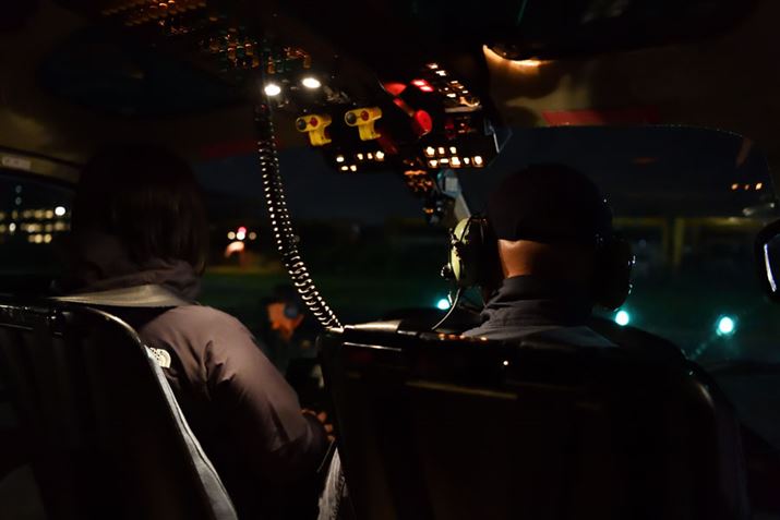 ́̕A̎Q҂Ɠ㕔ȂɓoꂵĎBeĂ