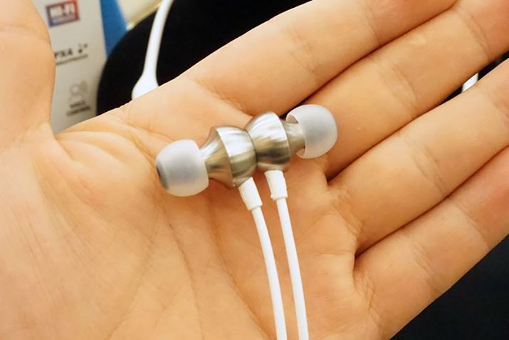 NFCڂhΉACz̃}OlbgڂȂǂ́uMA650 WirelessvƓ