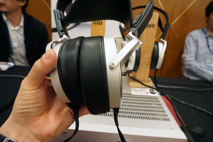 K[hbV̌`ċx߂AnEWO𔖌^đ߂ȂǁAŒdɈȊO̕iĂ