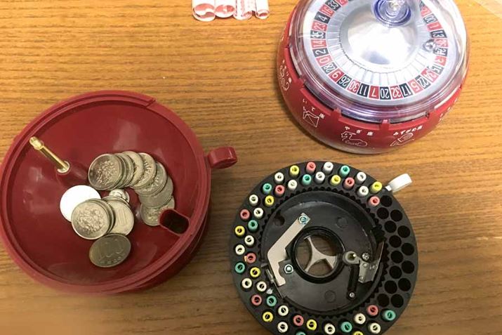 100~d݂݂͂Ă镔ɉ̐Ԃ̕ɂ܂Ă܂