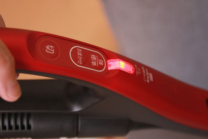 �z�[�X�茳�Ɂu�S�~�c���܃Z���T�[�v��LED�𓋍ځB�Ԃ�����ƁA�S�~���܂��c���Ă���؋�