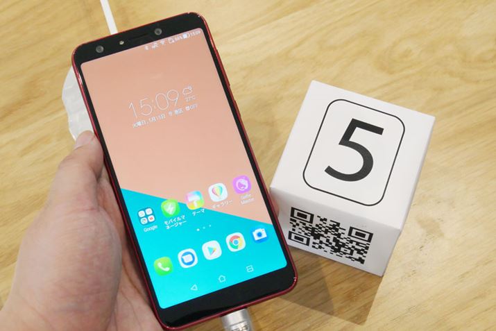 ASUSŐVSIMt[X}[gtH3@𓊓iʐ^́uZenFone 5Qvj