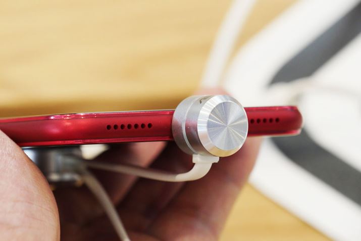 ʐ^ł͉BĂ܂Ă邪A[d͒ʂmicroUSB|[giUSB 2.0jōs