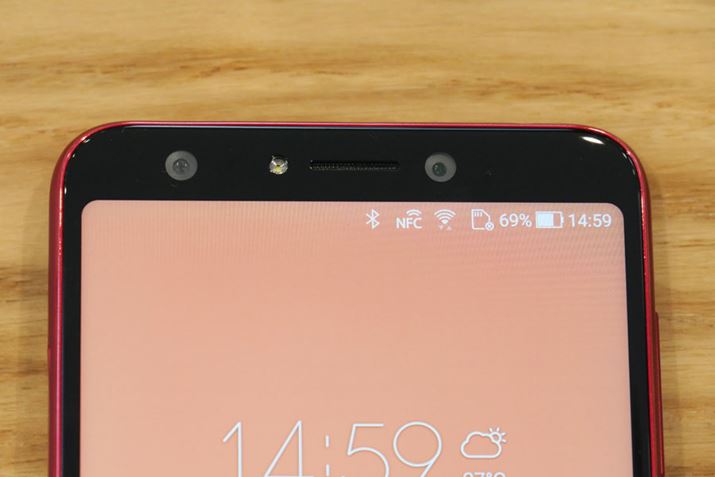 uZenFone 5Qv́AtgJfAYɂȂĂBLpJŁAELpJ