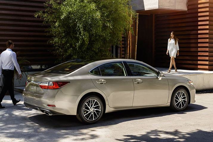 ���N�T�X�uES�v�k�ă��f��