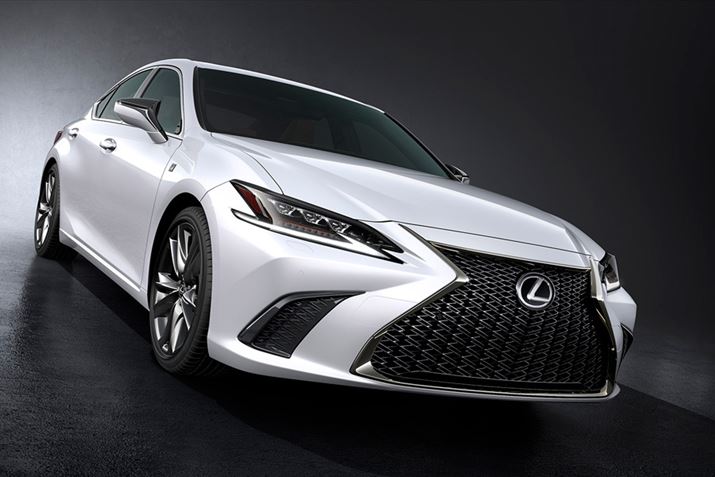 ���N�T�X �V�^�uES F SPORT�v�̃t�����g�C���[�W