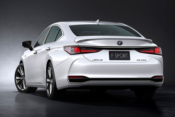 ���N�T�X �V�^�uES F SPORT�v�̃��A�C���[�W