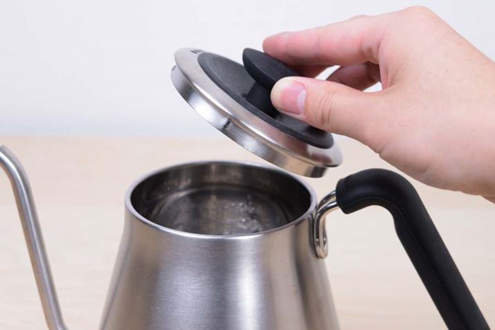 �t�^�̃m�u���V���R���ŕ����Ă���̂ŁA�t�^���J����ۂ����S�B�f�U�C���Ƌ@�\���������ɗ�������Ă���