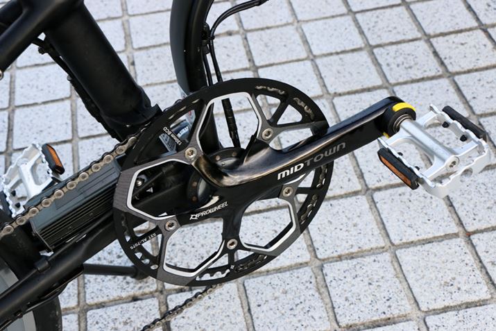 y_xNNʃfnCO[hƂȂĂAy_𓥂񂾗͂ɓ`