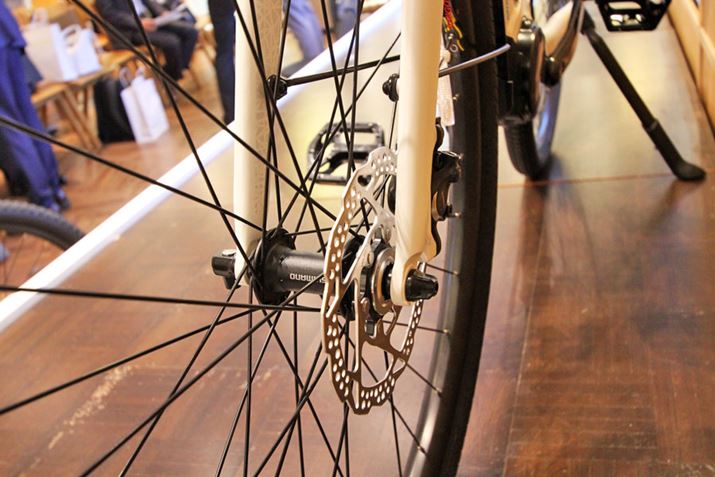 VɊ֌WȂ肵͂𔭊fBXNu[L𓋍