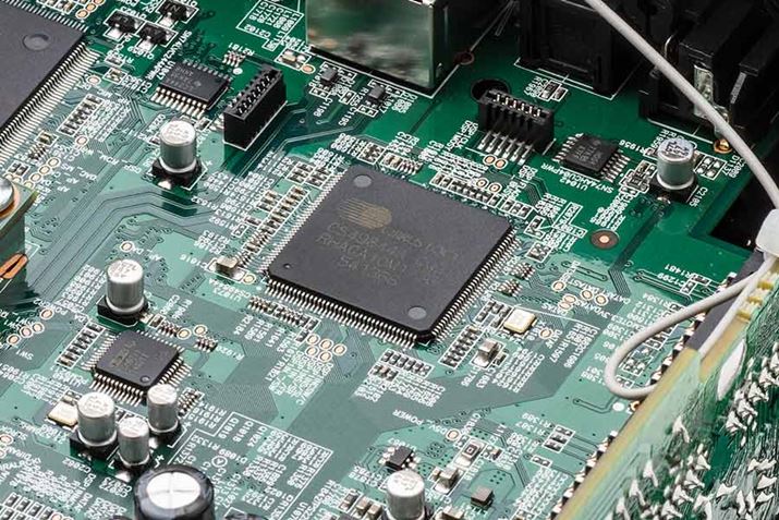 DSP�����]���Ɠ����ŁA�V�[���X���W�b�N���̃N�A�b�h�R�ADSP�uCS49844A�v���̗p���A�����\�͂����߂Ă���