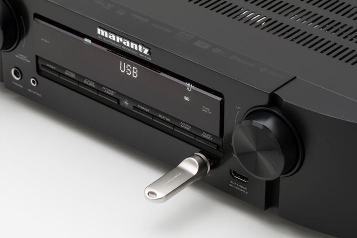 �t�����g��USB�|�[�g�́AUSB�������[�̂ق��AUSB-HDD��ڑ����邱�Ƃ��ł���