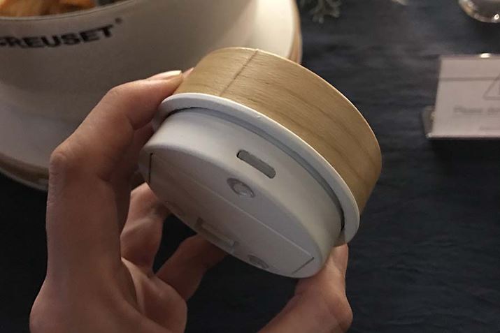 Ĥǂ̐ȂłX}[gɑł郊RB{́ARꂼ3̎𓋍