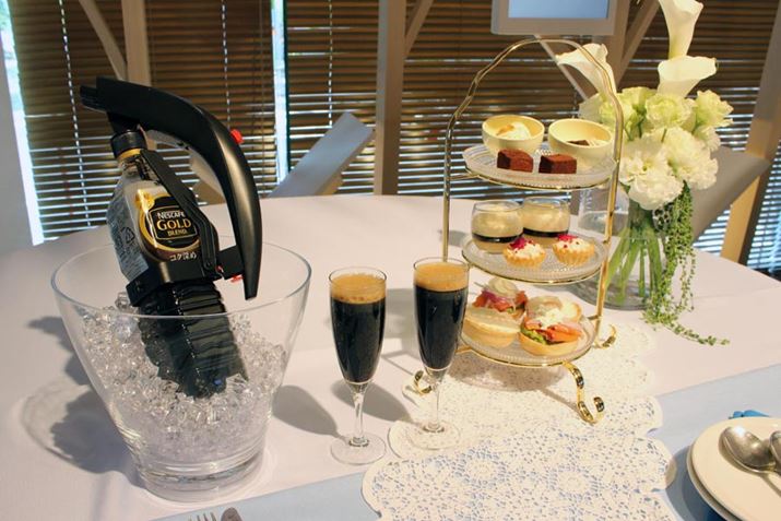 ƃe[uZbeBOŁACX^f_܂