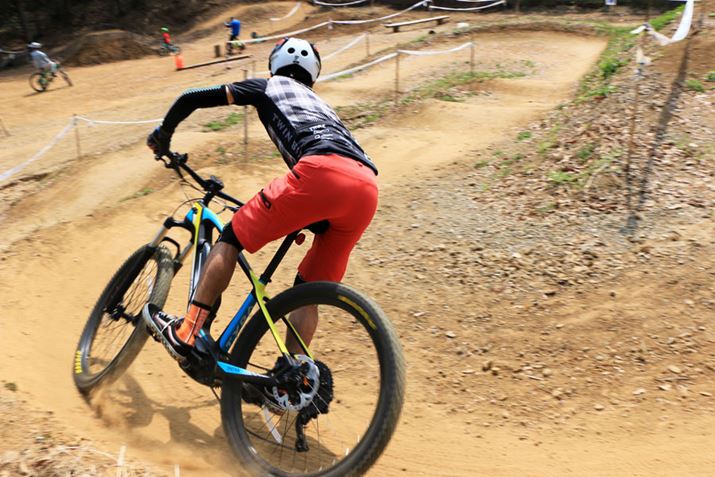 ���}�n�uYPJ-XC�v�����悵���p�[�N�ŁABESV�uTRS1�v�����񂵂Ă����I