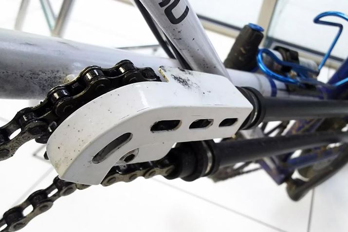 ̃`F[pCvŋ쓮`F[Jo[Aߕւ̖h~܂B܂`F[P[Xł_uMAJo[Aߕւ̖Ɗ݂h~܂