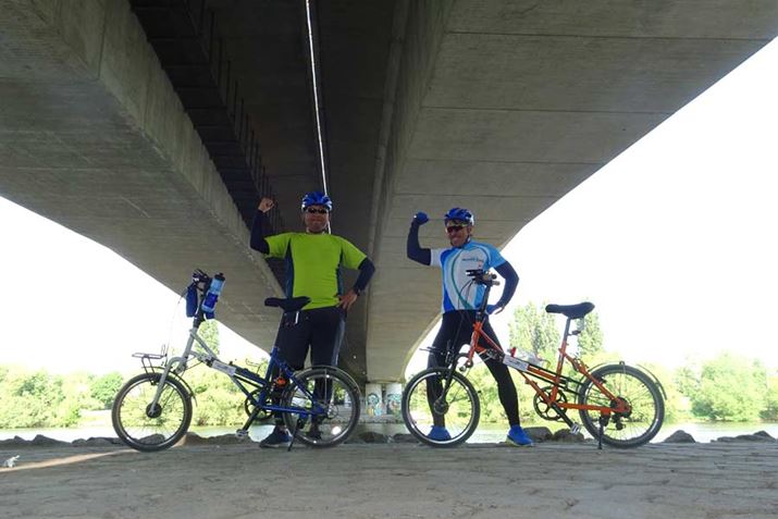 Mҁi}IEjƎԃC^[̈䌳MKiFjB2lƂ]Ԃ͏S҂ȂAٍhCc̓cɓ𑖂肫܂