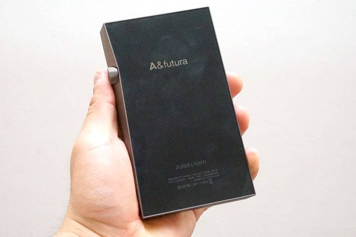 uA&futura SE100v̔wʃfUC