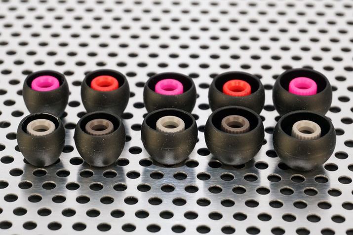 t̃C[s[X͍EŎ̐FĂAE̔ʂɍs