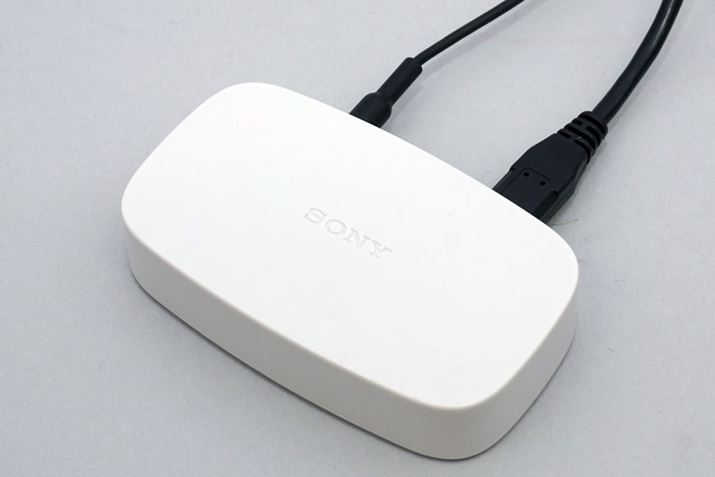 pM@BXs[J[Ƃ̐ڑɂBluetoothł͂ȂA2.4GHzтgƎ̖ʐMgp