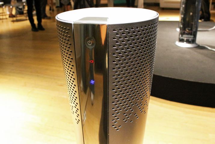 �^�]���n�܂�ƁA�㕔�ɐ݂���ꂽ�z�C������{�̂ɋ�C����荞�݂܂�