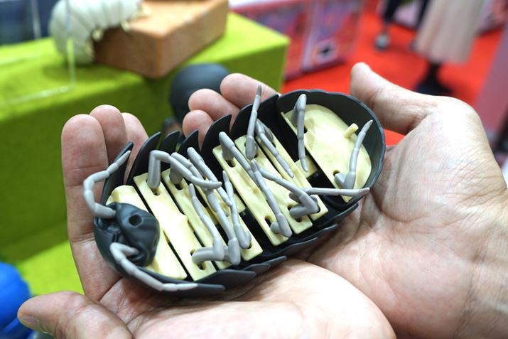 W^o^\ĂlqAB̑̑ƕ̕􊴂܂ȂL