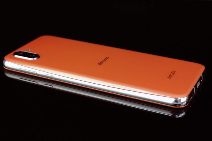 3DKX̗pꂽwʁBKXL̂Ȃ߂炩ȊGoĂ