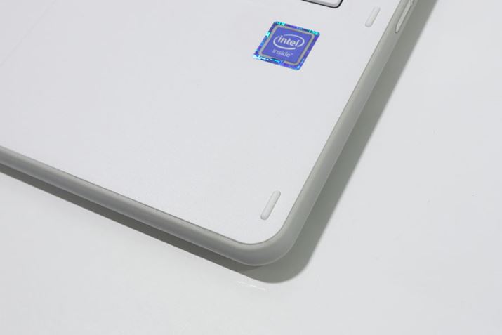 ������Ռ�����{�̂���邽�߁A�{�̂̎��͂ɂ̓��o�[�f�ނ��g���Ă���