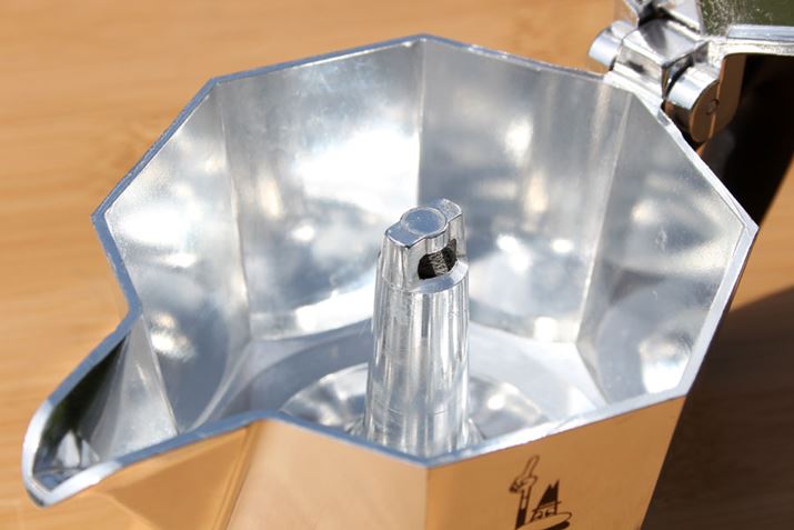 T[o[̒ɂ́AoꂽGXvb\oĂ鉌ˏ̒ou`j[v܂