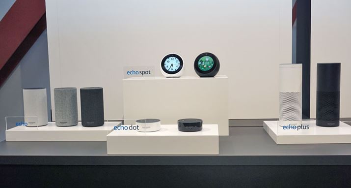 Amazon EchoV[YɐVɓꂽEcho Spot́AV[ỸfBXvCڃf