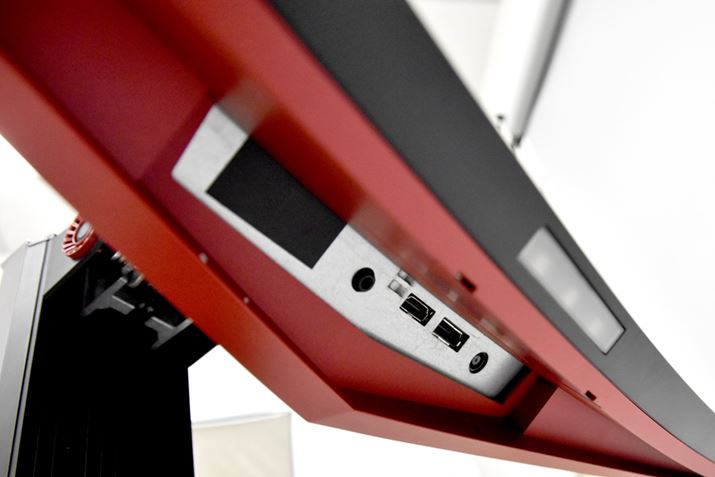 fBXvC̉BC^[tFCXƂāADisplayPort 1.2×1AHDMI 1.4|[g×1Ă