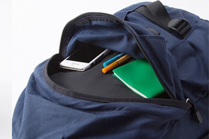 tgɂ͏̎[ɕ֗ȃWbp[|Pbg𑕔