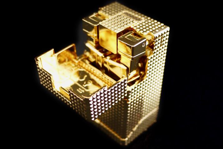 �{�̏㕔����O�ɊJ���ƁA���A�r�����[����Ă��܂�