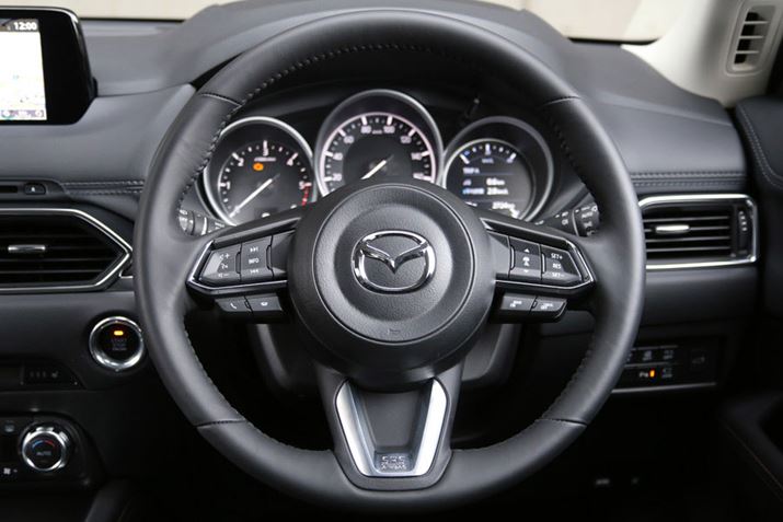 }c_uCX-5ṽXeAOXCb`EɁAANeBuN[YRg[̃XCb`zuĂ