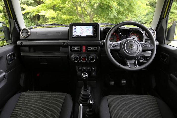 XYL V^Wj[̃CpĺAߔÑXYL̐V^ԂɋʂꂽfUC̗pĂ