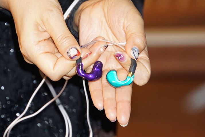 G@QI@ƈgC̔̐F`[tɂJX^CjI[_[Ă܂