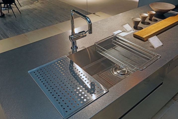 XeXň̉ĂVNJbRIȃfUCBIׂ܂