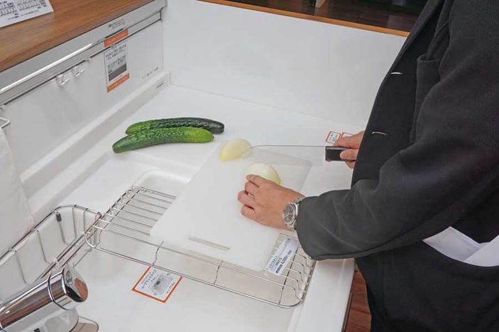 Ƒ䂩tbgɂȂVNB܃bN͏cɂu鍇I